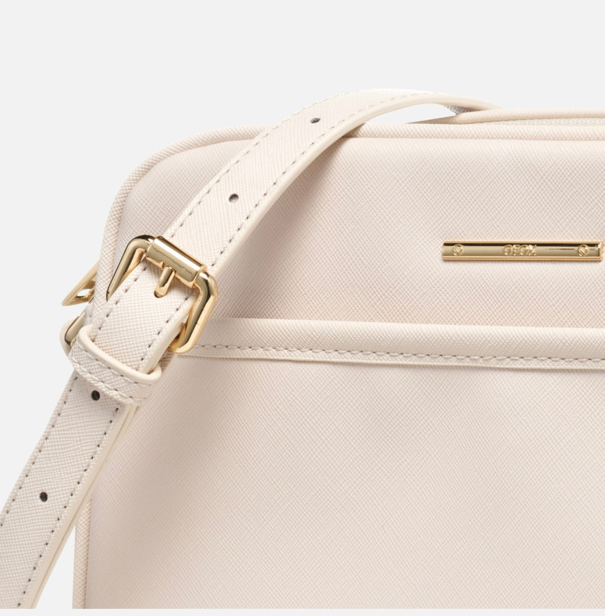 D35KGA Celestye bianco latte Geox
