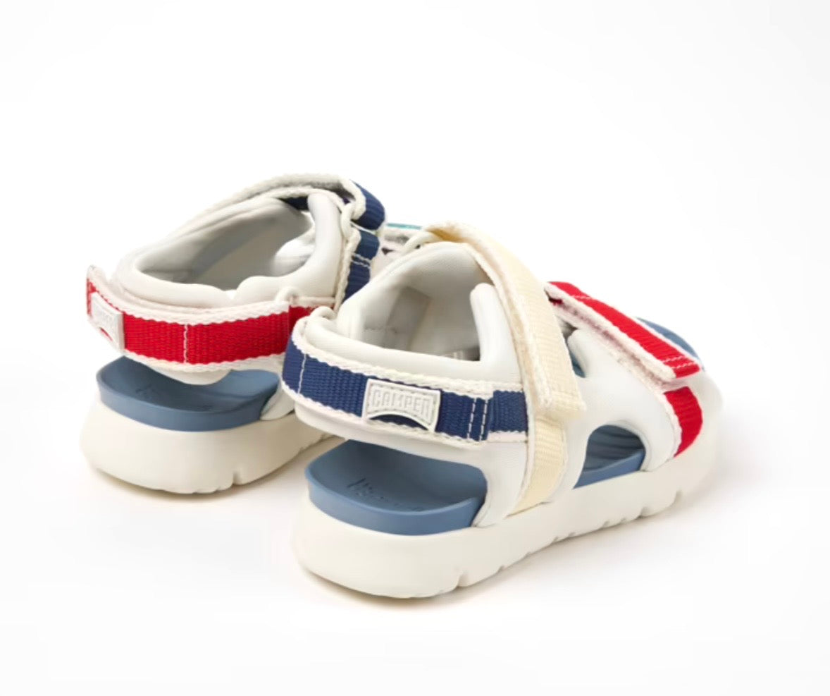 K800590-010 Camper