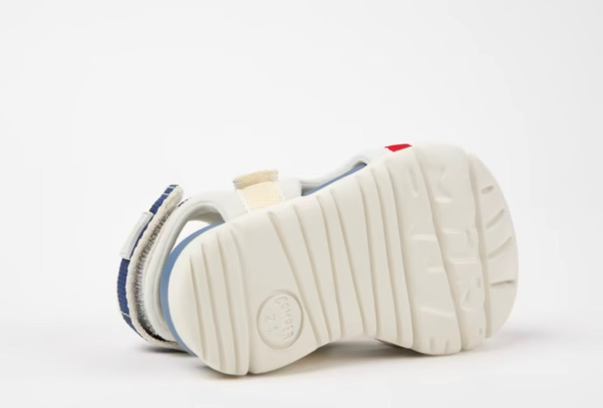 K800590-010 Camper